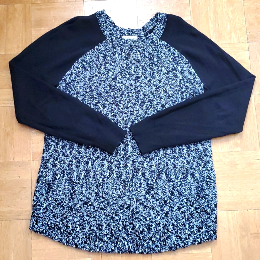 Calvin Klein sweater - Picture 1 of 7
